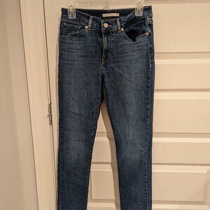Levi's women's size 4 classic straight in dark blue - like new